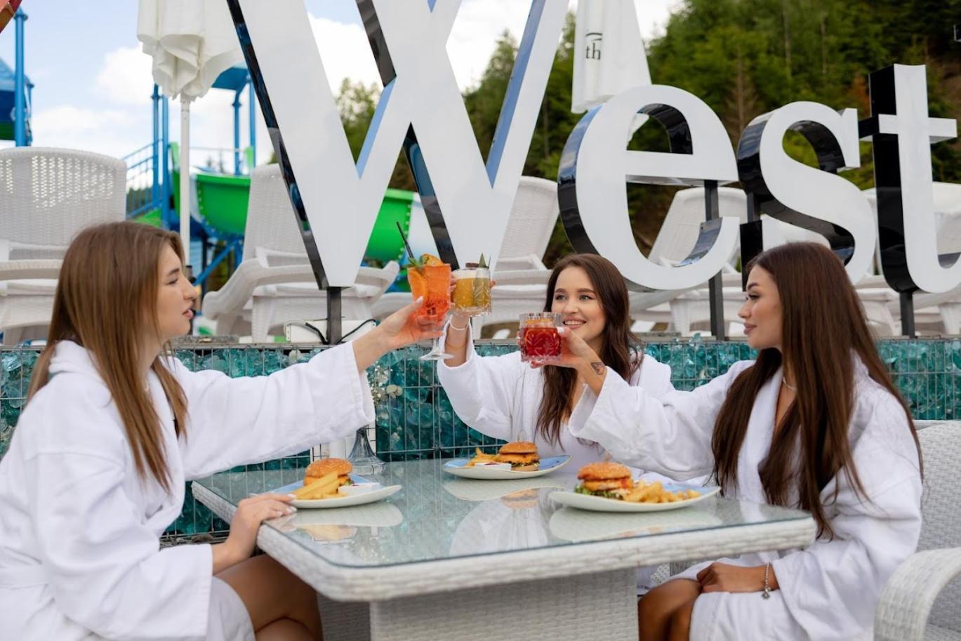 Westhills Cottage Town & Spa Буковель Экстерьер фото